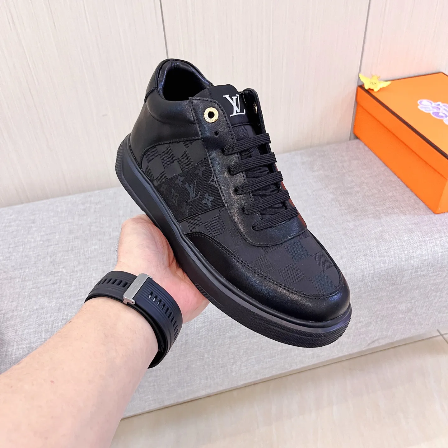 Men's shoes 💰 440 men's shoes 💰 [ LV ] 🔥 Louis Vuitton, high-end men's shoes brand official website 1:1 latest masterpiece: uppers are made of Italian imported first-layer cowhide with comfortable and breathable lining ➕ original non-slip and wear-resistant outsole 🔥, making walking more convenient and comfortable! An exclusive new model, a stunning work, a beautiful 1:1 replica [color] compared to the official quality! Create a fashionable personality to set off your uniqueness! A must-have for trendy men! Classic 🔥Size: 38-44 Color: 🔥 2⃣️colors available🔥.